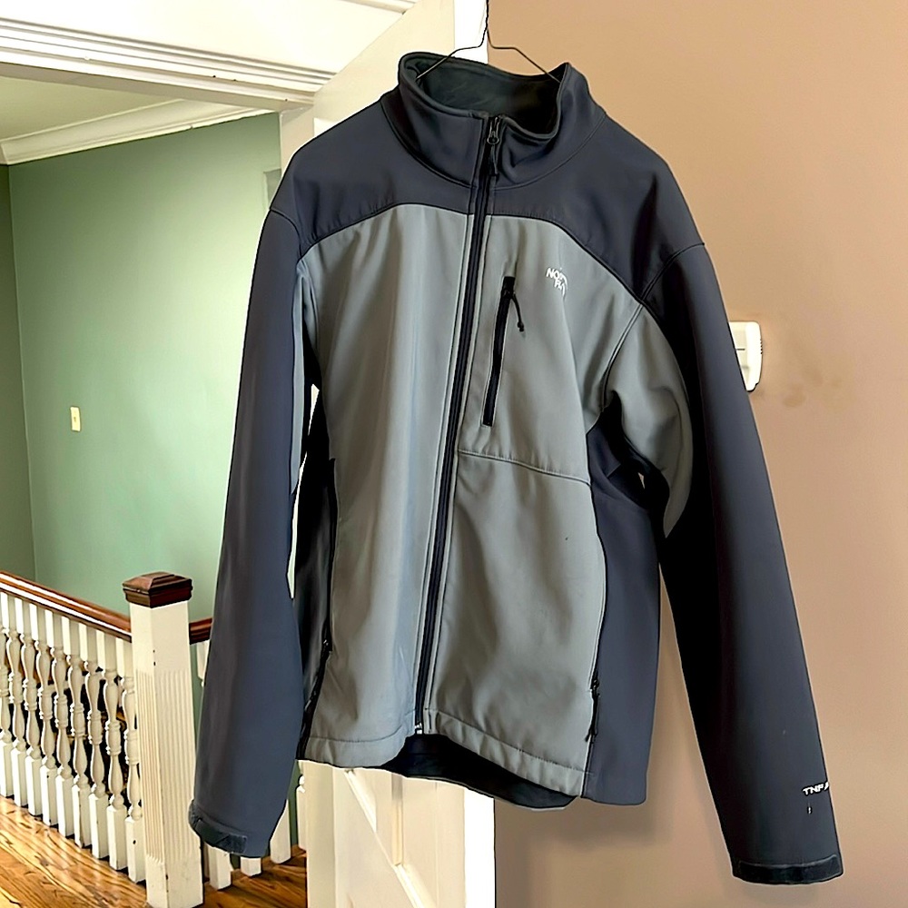 Men’s North Face. Size large barely worn